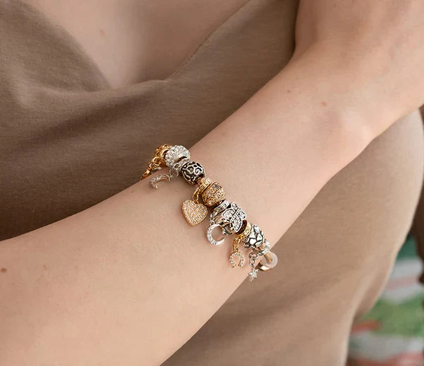 Diamond Style London - Charm bracelet with central heart and moon charms