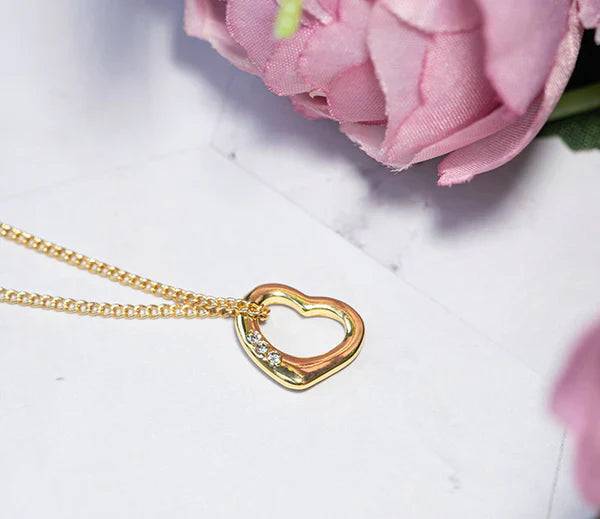 Diamond Style London - Heart Pendant crystals in yellow gold plating necklace (Item code: Heartpencrystalgold)